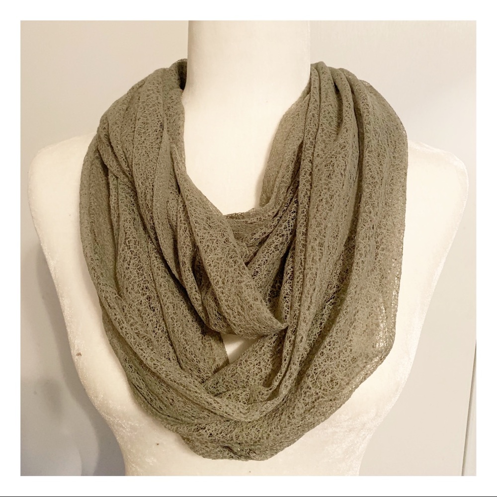 Simply Vera | Vera Wang Gray Mesh Scarf